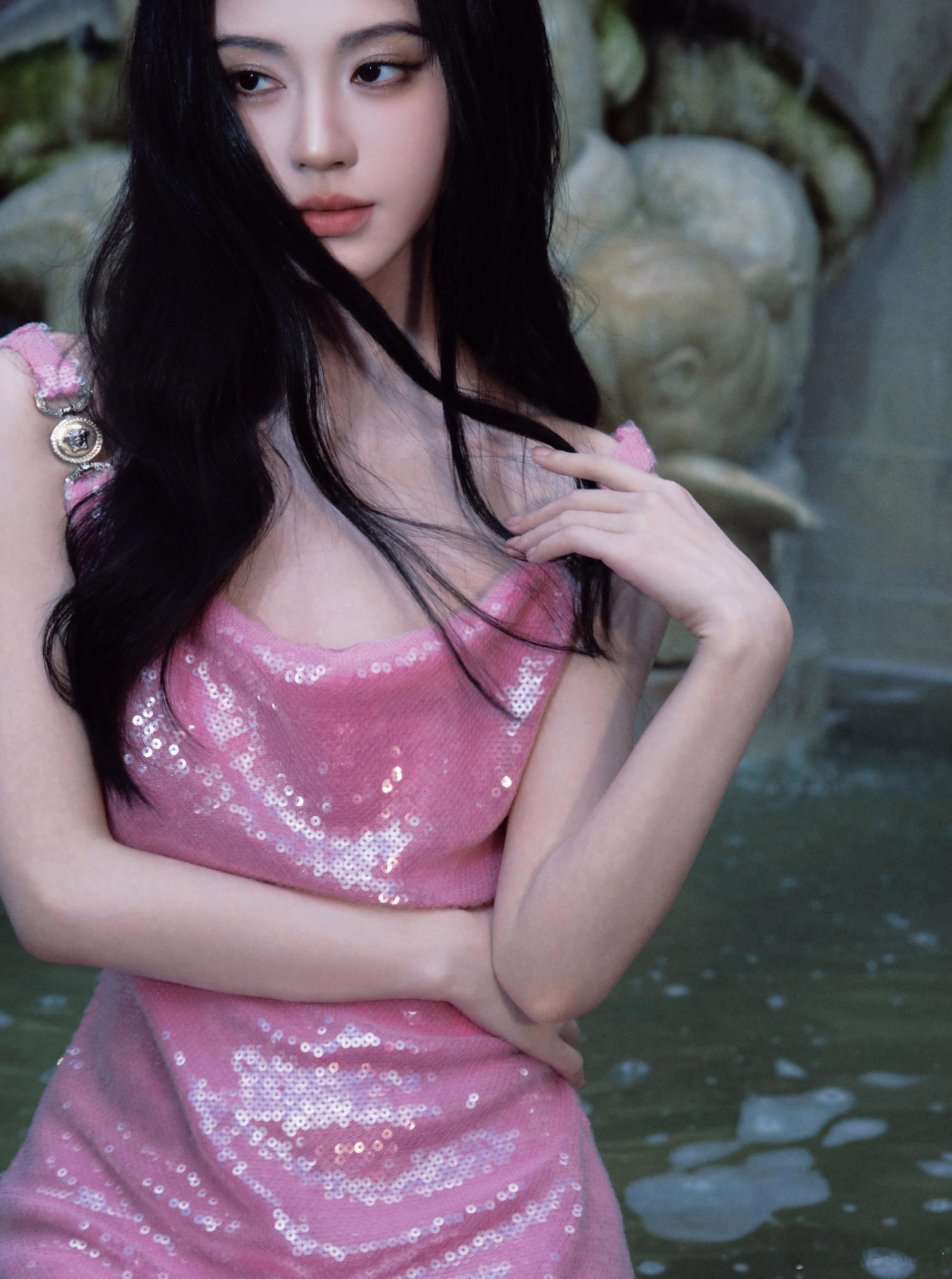鞠婧祎米兰时装周工作室出图，一觉醒来又被迷倒了！完全不困了鞠婧祎妈咪级别