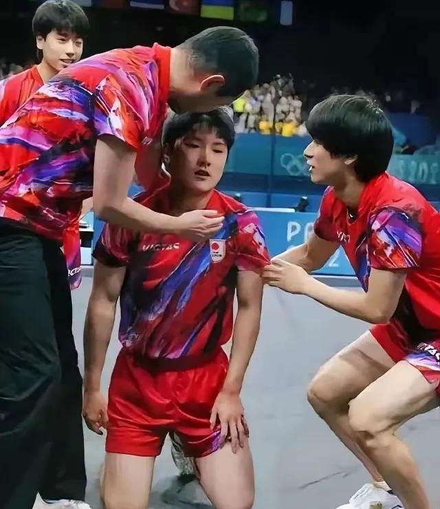 张本智和此时恨不得抽自己两巴掌，大风大浪都闯过来了，结果却在阴沟里翻了船，