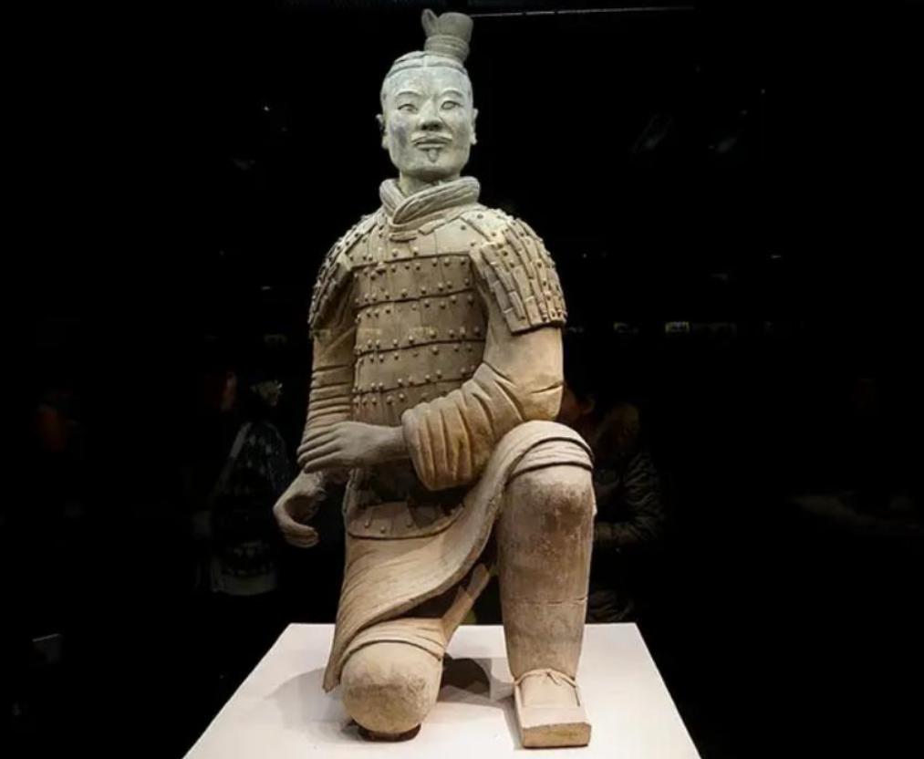 1994年，西安一架飞机起飞不到十分钟突然解体，160名乘员无一生还。紧接着人们