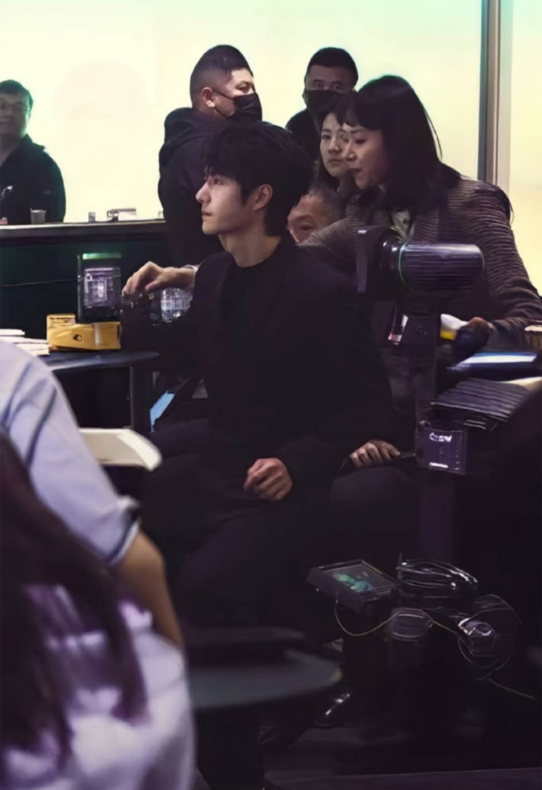 在人群中的王一博好突出啊突然对小说霸总男主具象化了