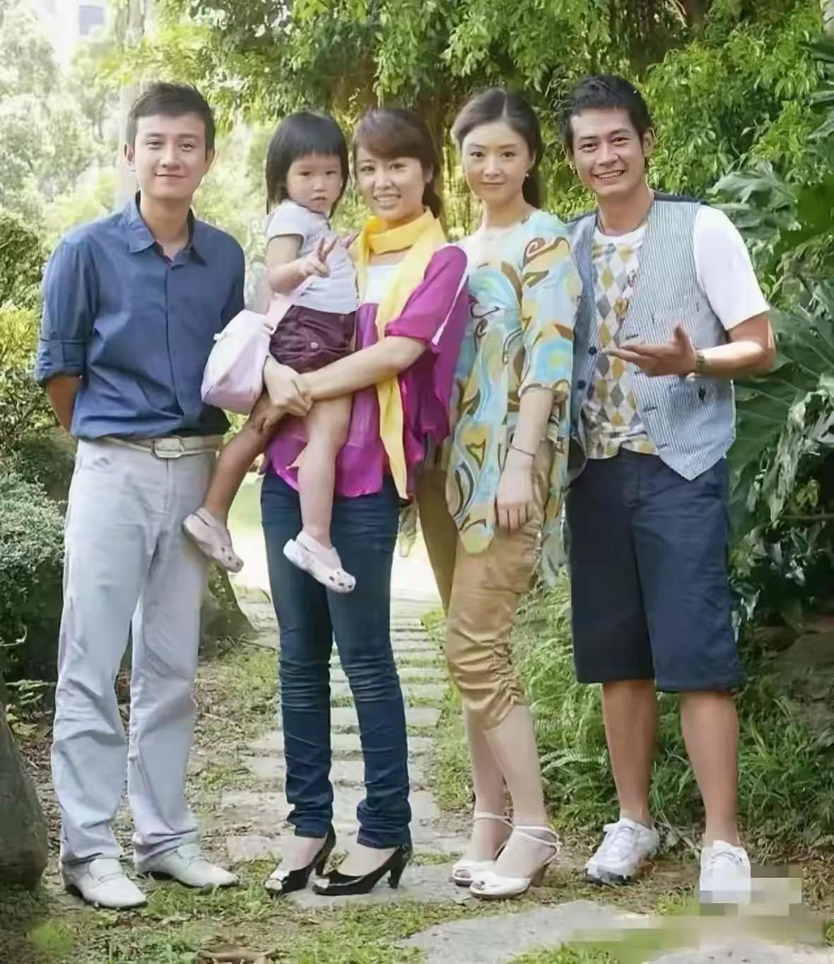 20年前，明星也穿得挺土的。