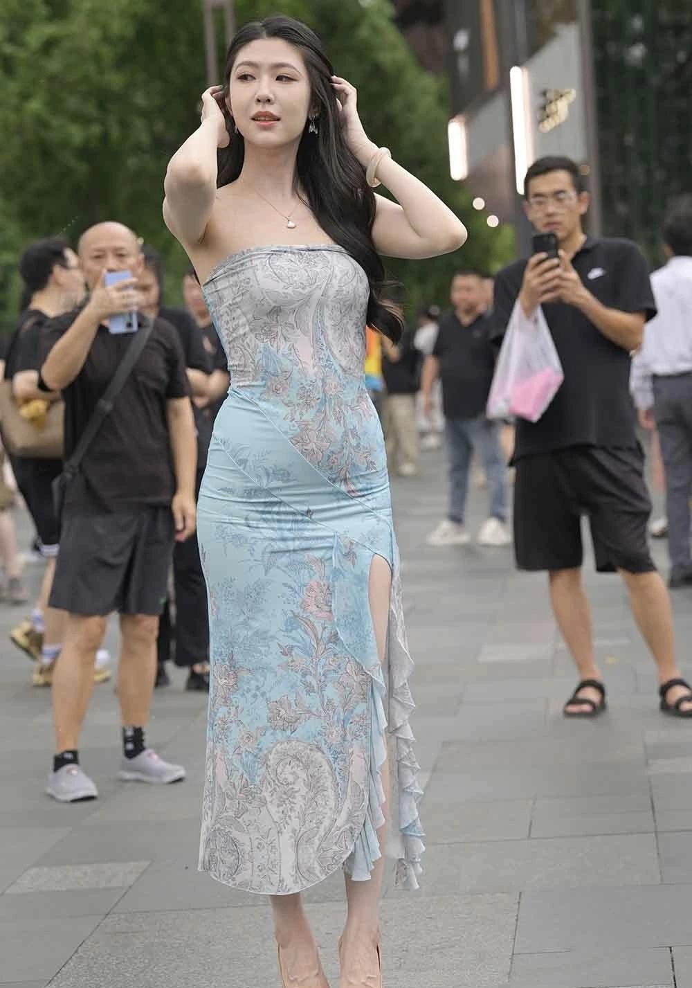 最好的生活就是不瞎想，做得多，要得少，常微笑，懂知足。