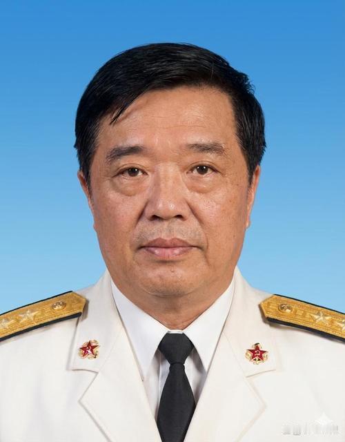 1998年，贺龙之子贺鹏飞，看四下没人，闪身冲进一间商人办公室，凑到那人耳边，压