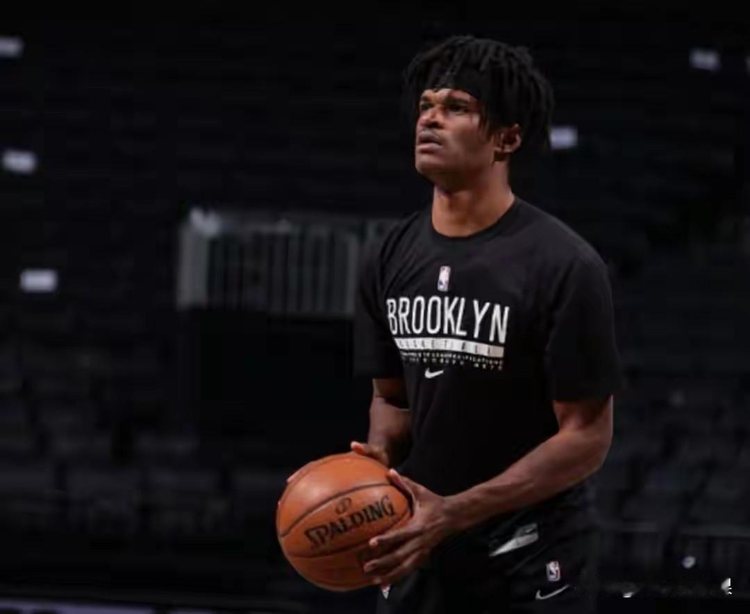 深圳男篮最低目标或冲击联赛四强。据直播吧透露:深圳男篮进行外援调整，正式签约