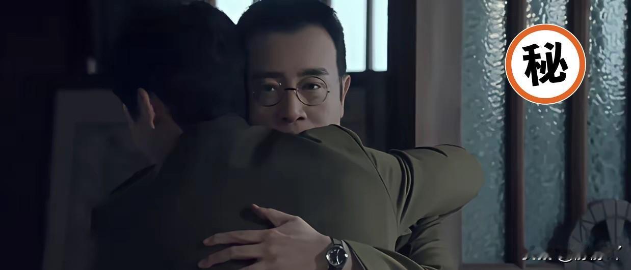 被聂曦的这一抱感动了！吴石从会场回到办公室，聂曦早已在那里等待。彼此对视以后，聂