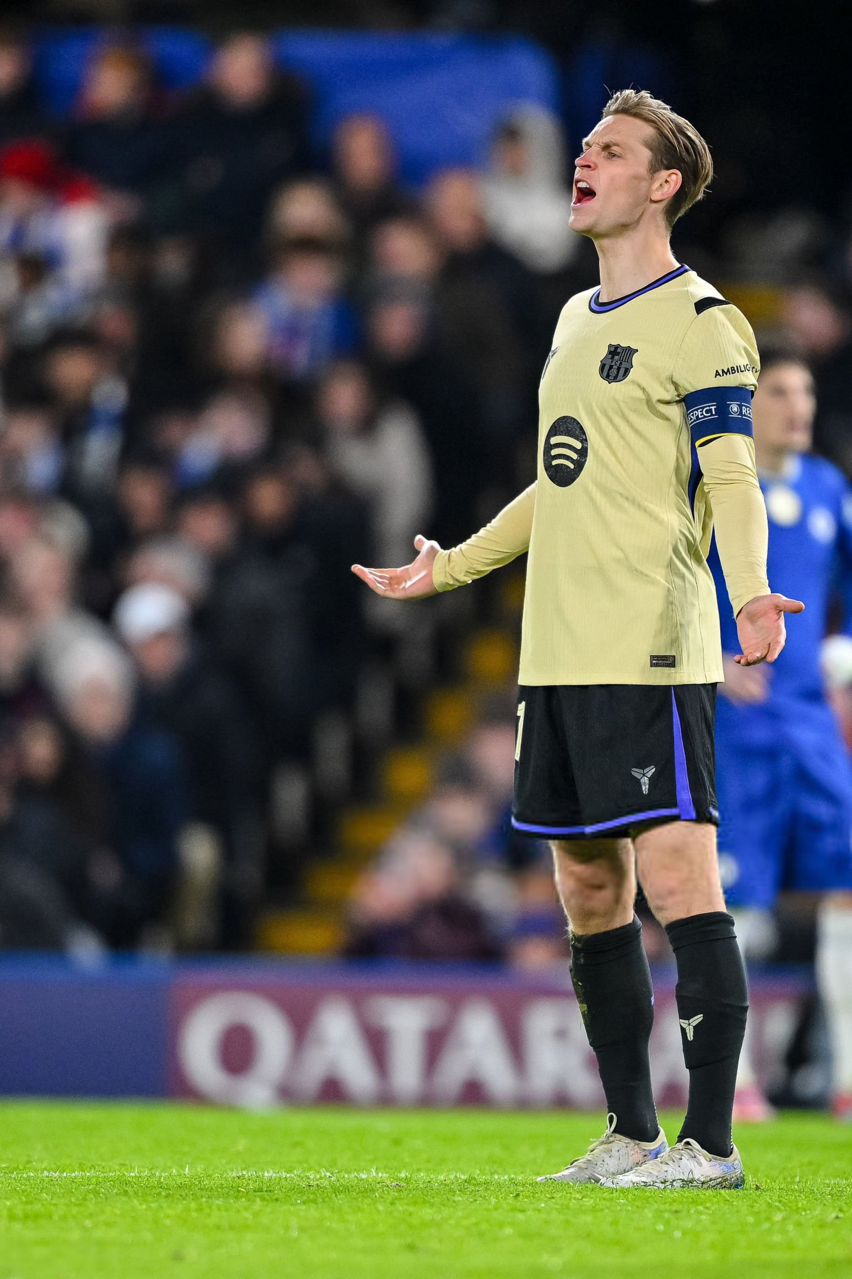 科贝电台记者：我认为这场比赛让很多球员都受到了审视。例如，弗兰基·德容再次证明