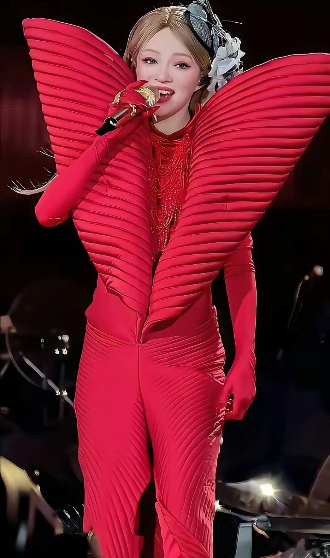 张韶涵估计这次要坐不住了这次被网友辣评像是煮熟的虾我相信大家应该都知道，之前张韶