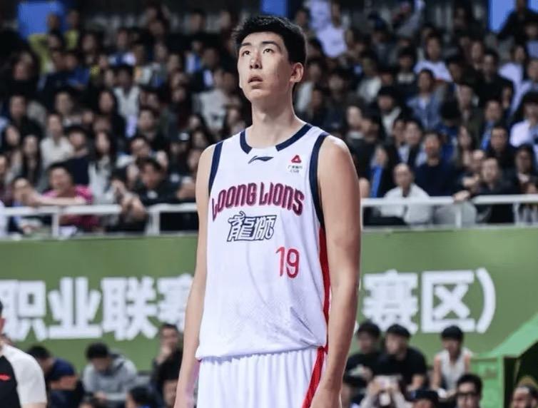 爆个料！广州男篮的徐昕收到NBA多队试训邀请了～22岁的大高个，内线天赋肉眼可
