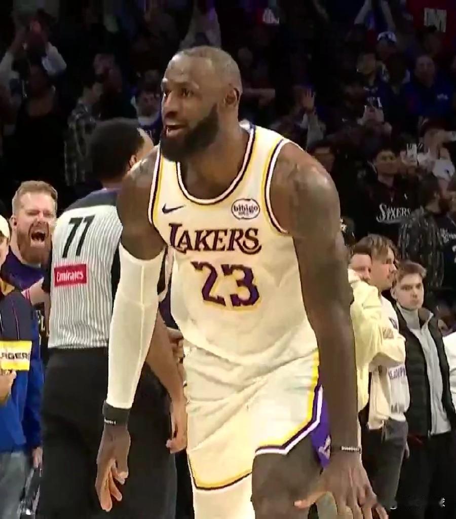 同样都是打前锋位置！！！詹姆斯与保罗乔治本赛季目前数据对比！！！詹姆斯：52