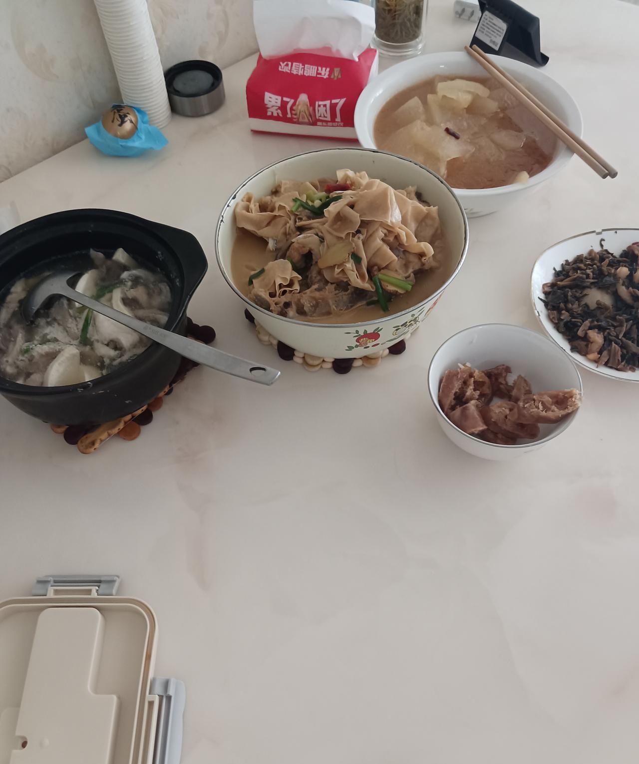 哪家都有预制菜额，有几个人家没有香肠腊肉？又有几个人没吃过香肠腊肉？相信大家都吃