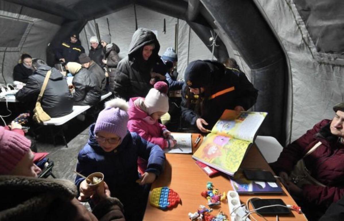 乌克兰武装部队总司令瑟尔斯基发出警告：俄罗斯正加速战争机器运转，计划将见证者无人