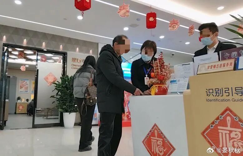 存款变保险河南焦作的一对老夫妻，从2017年开始，每月雷打不动地去银行存500块