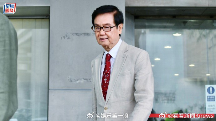 【#黄百鸣因内幕交易被判入狱5个月#】据港媒，现年79岁的导演黄百鸣在第三方协商