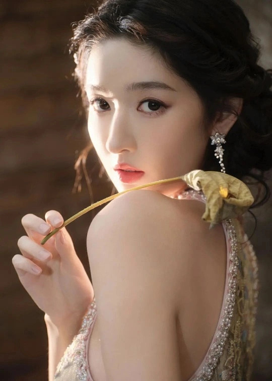 王玉雯线下真实张新成王玉雯和张新成的线下真实感，是内娱少见的无滤镜熟稔。十六年青