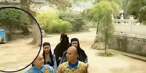 当年看《还珠格格》的时候，这么明显的穿帮镜头居然没有发现