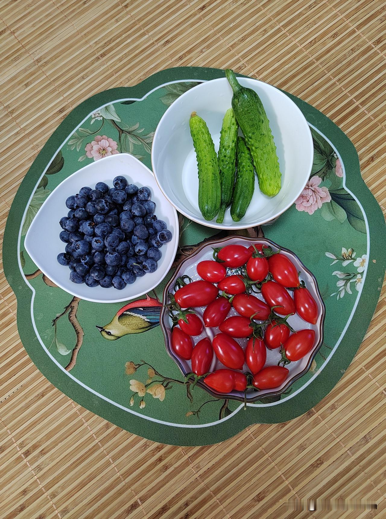 我，64年的老龙女，一出溜！61岁了。退休金每个月2780块钱，感觉自己实现了小