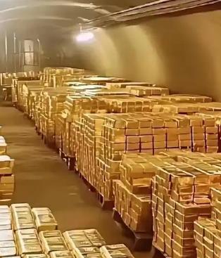 印度想把自己存在美国的黄金运回家，美国不让。可另一边，中国却用聪明的办法，把黄金