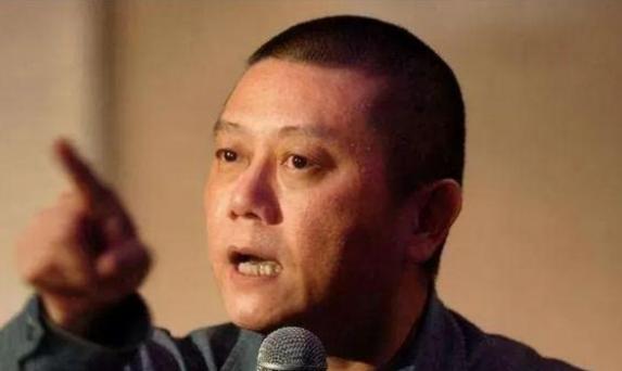 王朔曾经说过，台湾就是一个小岛，你打它干什么？只要把台湾海峡划成战区，台湾上空禁