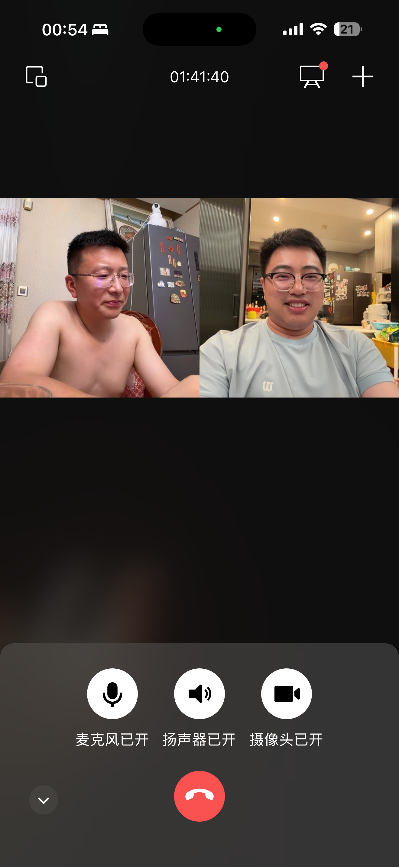 拉着我视频喝酒两小时，一瓶拉佛格又要喝完了