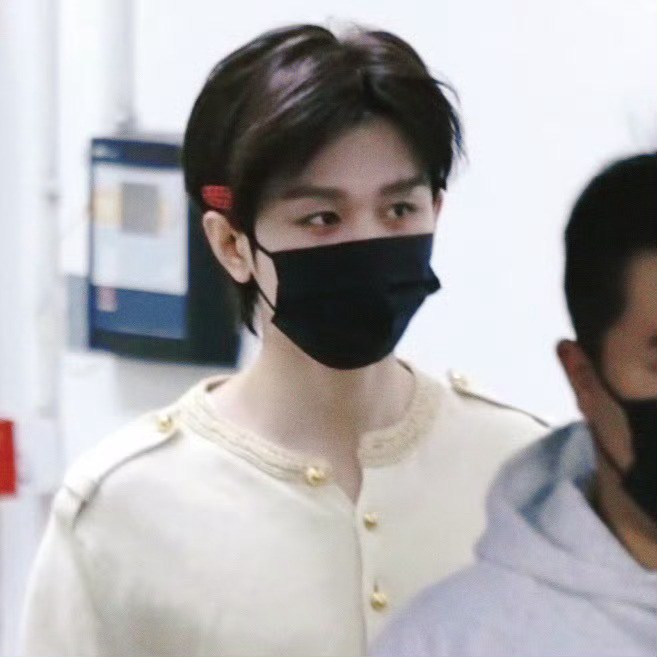 可爱小咪～萌萌哒～吃午饭了吗？