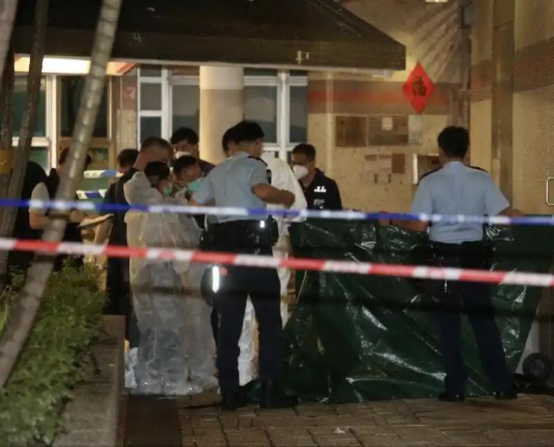 “太让人唏嘘！”香港葵涌邨，一对相伴四十余年的老年夫妻，却在晚年感情破裂，准备离