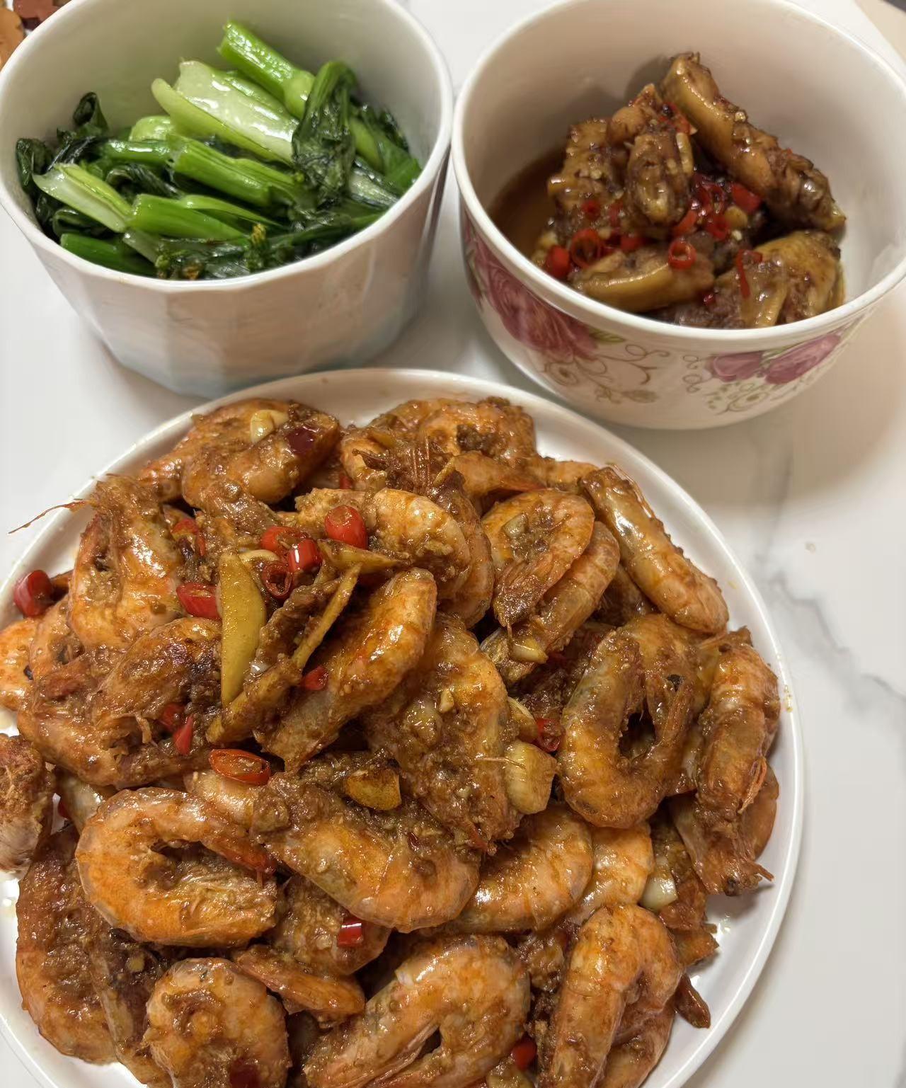 看了一个友友的文章，她说她很爱她老公，结婚后她老公婚内出轨，她愿意原谅她老公，劝