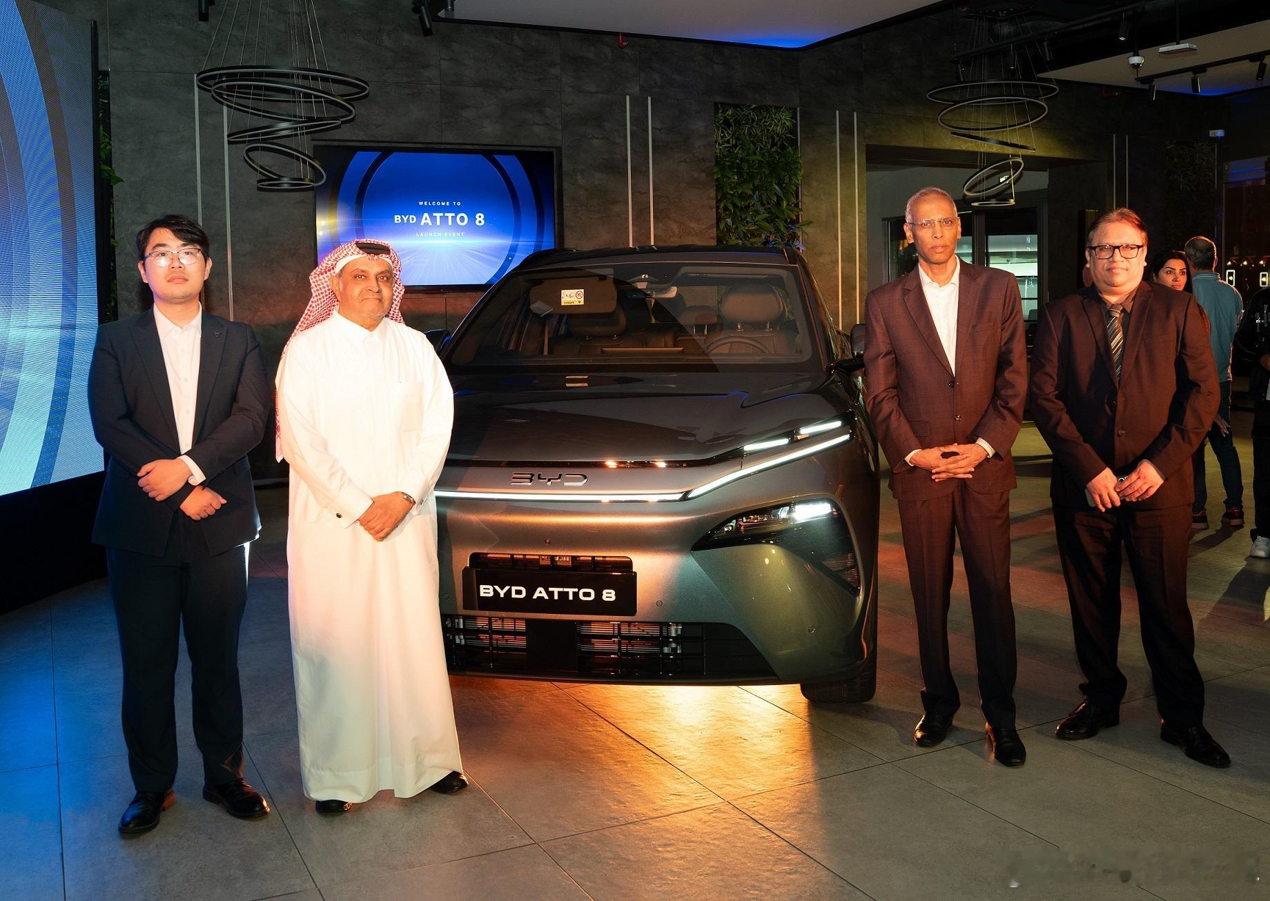 比亚迪在卡塔尔联合发布全新比亚迪ATTO8，这个就是国内的唐L，对标海狮08，