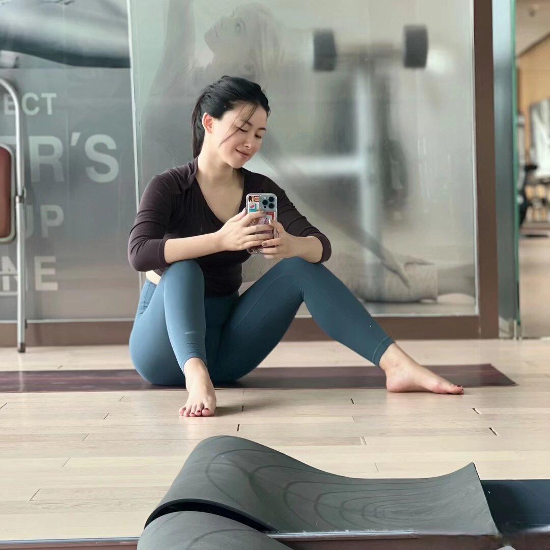 简单的生活，不能仅满足于粗茶淡饭，还应憧憬更高层次的思想和生活方式。