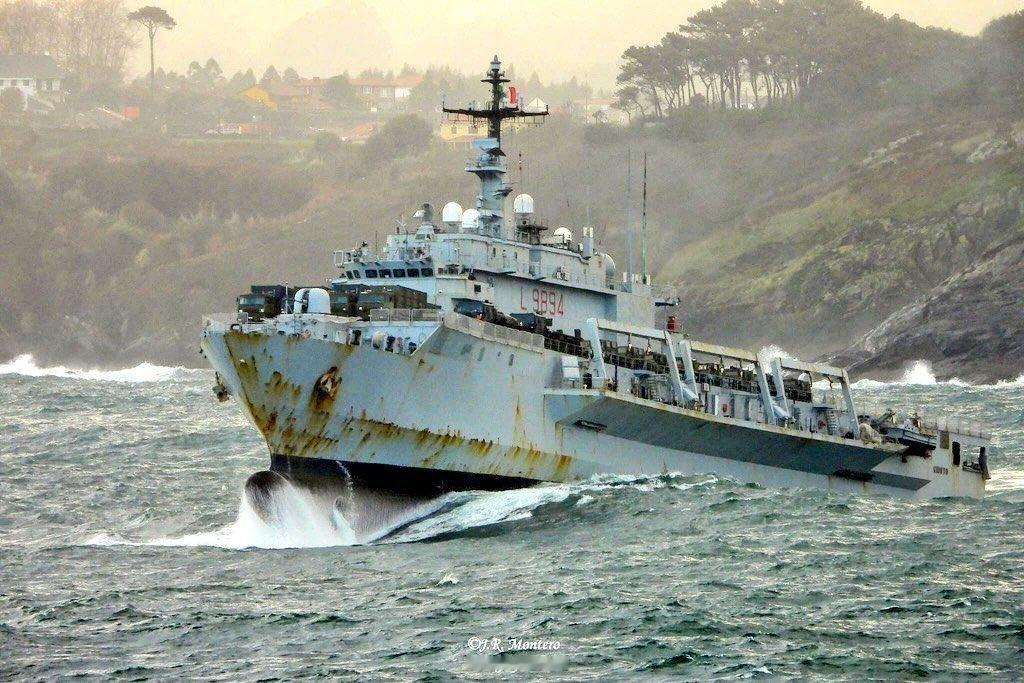 飞扬军事2026年2月14日，在西班牙拉科鲁尼亚附近海域的意大利海军“圣·朱斯