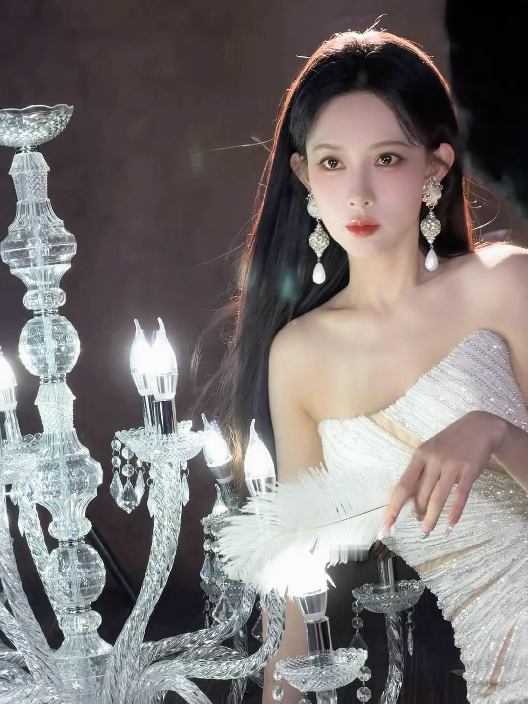 1、《月鳞绮纪》正式收官，这部剧是典型的高开低走，刚开播因为鞠婧祎和丝芭的合约纠