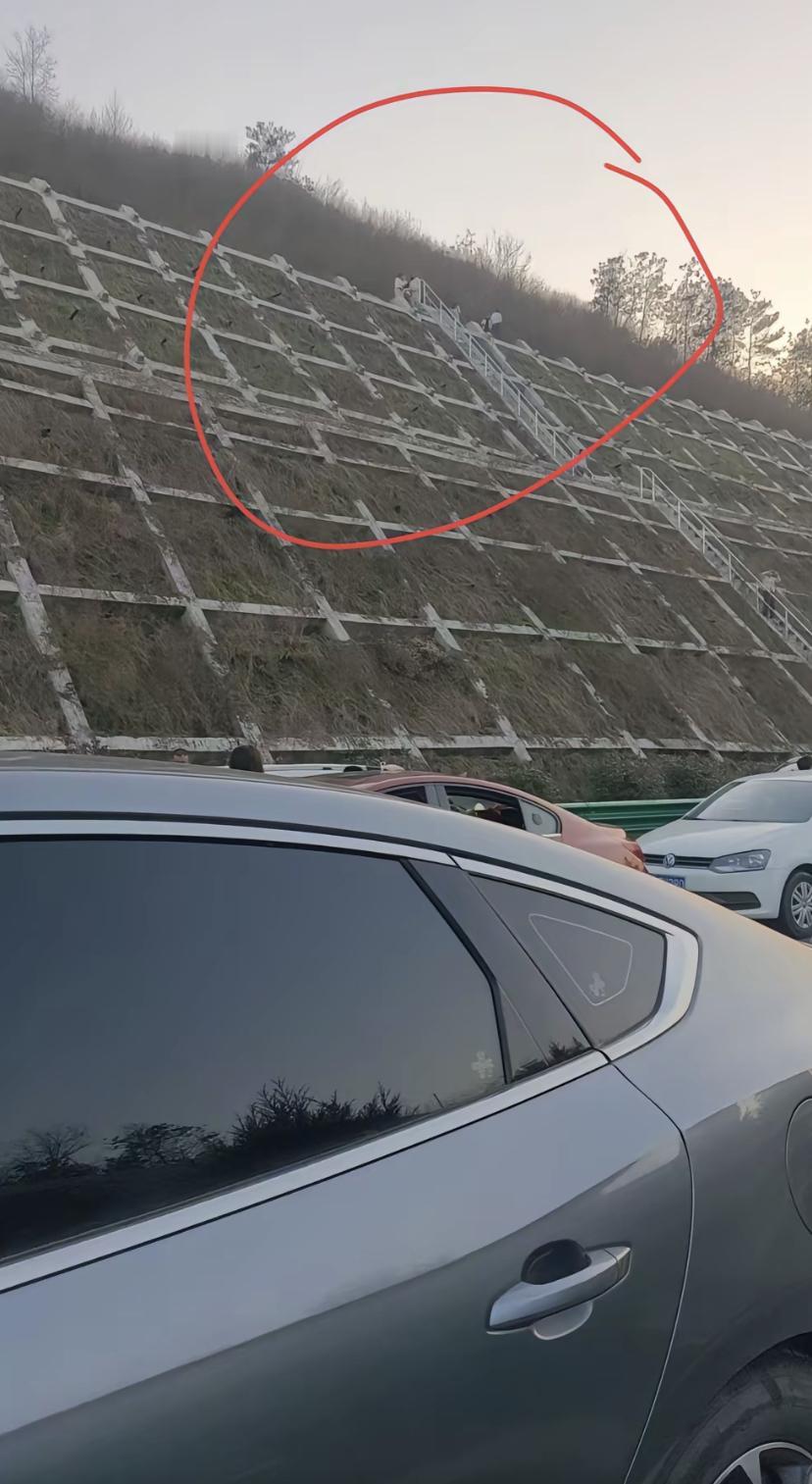 建议大家走安徽高速公路，高速太堵的时候，可以下高速行驶！特别是对于已经经过了