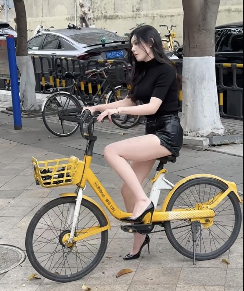 随手一拍生活的乐趣我们这里没有这种靠人力蹬行的共享单车，全部都是电动的！