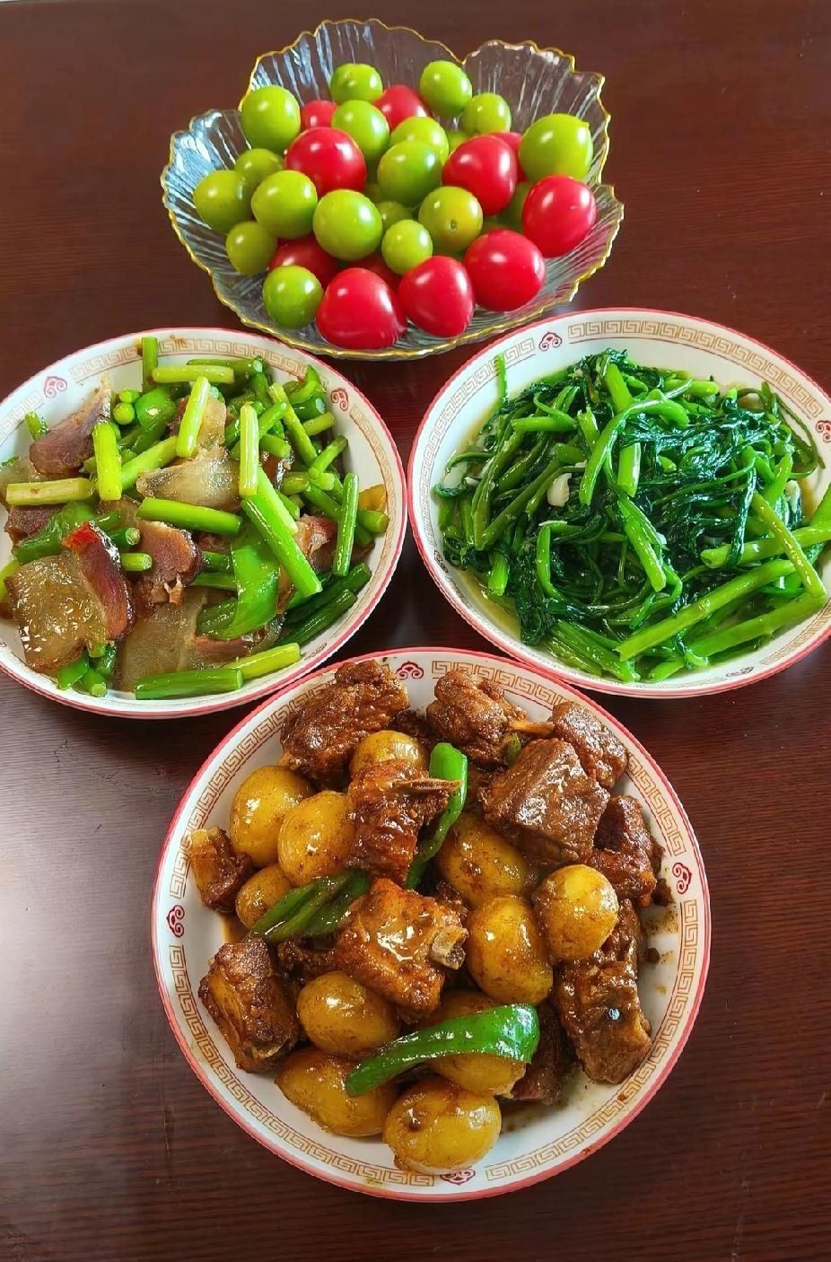 八岁的儿子突然问我妈妈读书真正的意义是什么？我放下筷子，认真的告诉他人