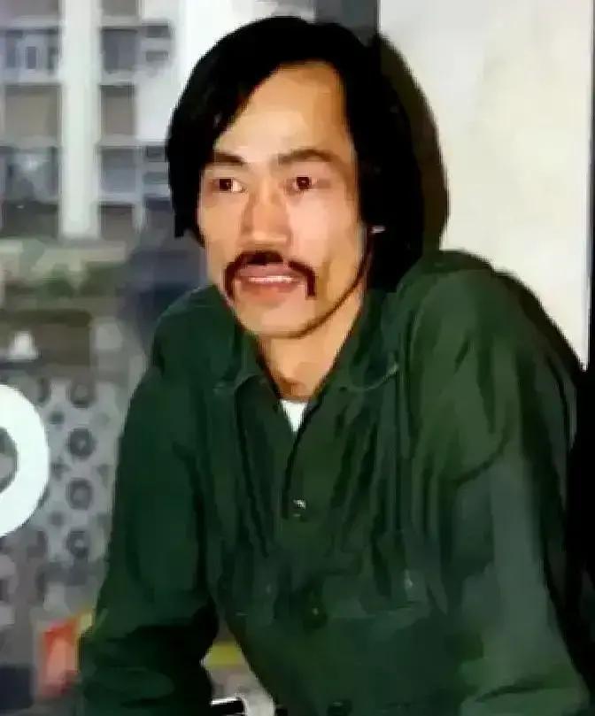 元华甩了成龙800万的剧本，攥着10万片酬钻进唐探2的片场：零下15度的胡同里，