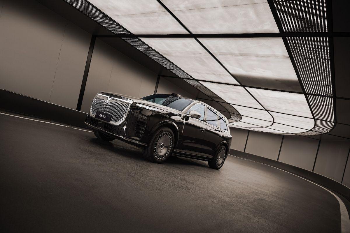 岚图泰山或45万叫板问界M9！邵明峰放言：中国旗舰SUV只看这两家岚图泰山