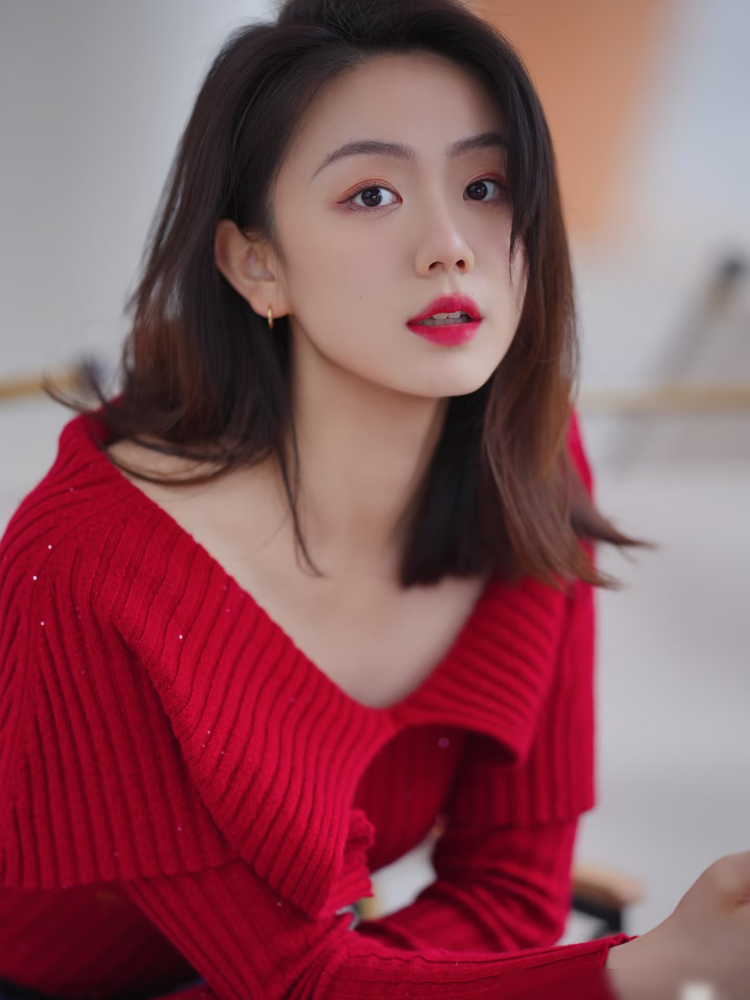 刘建宏当着全场问冯禧：你个子是不是比我高？这问题搁一般人，脸都僵了。冯禧没躲，笑着说，身高比老师高一