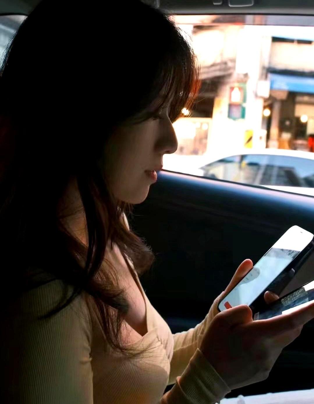 鸡肋一样的婚姻维持了十几年，因为两件事竟然加速了分崩过程。孩子前脚刚踏进大学，