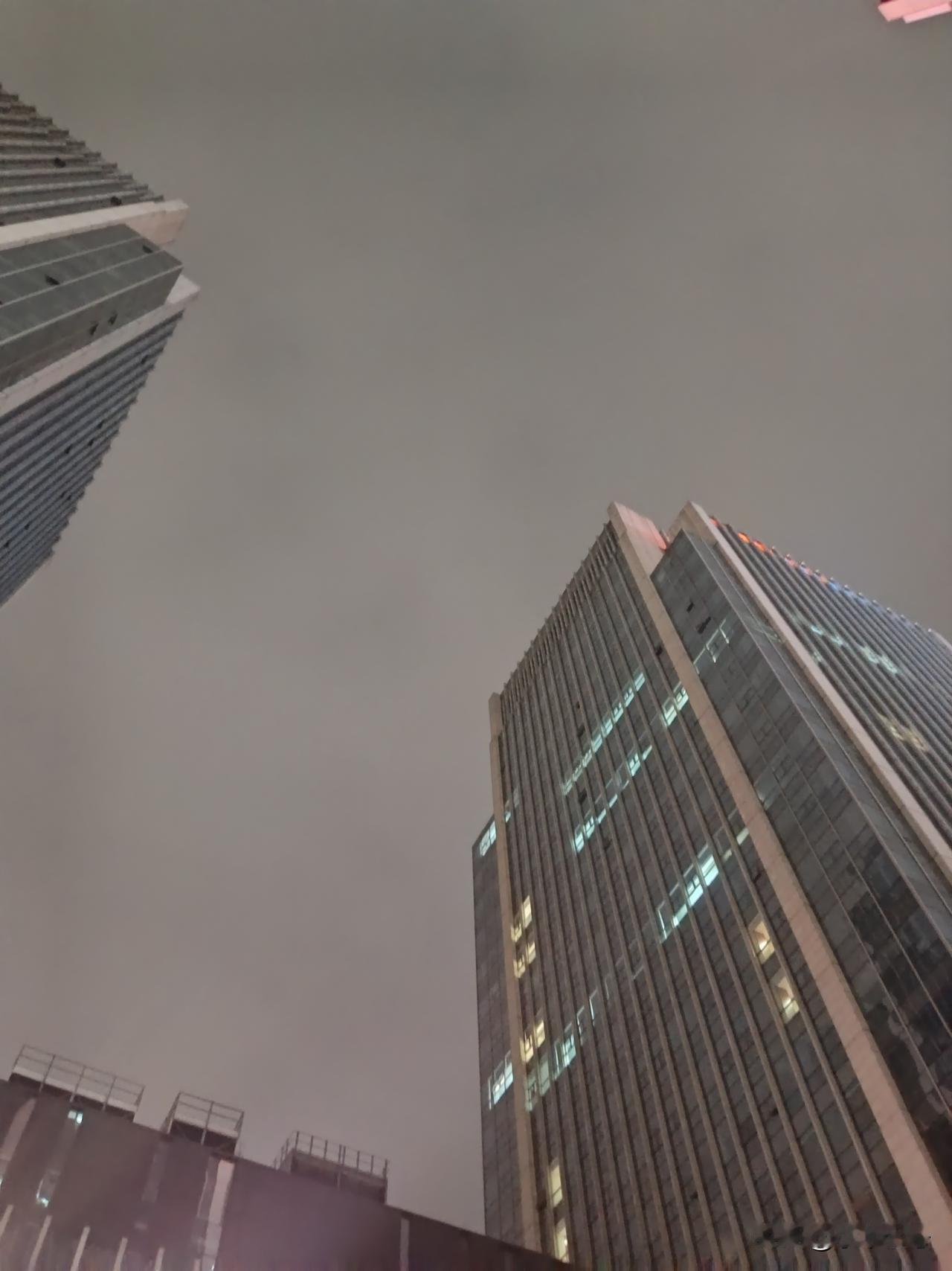 广西各市的城建水平还是比较偏低的，所以没必要去拉踩任何一座城市！单看城市建设