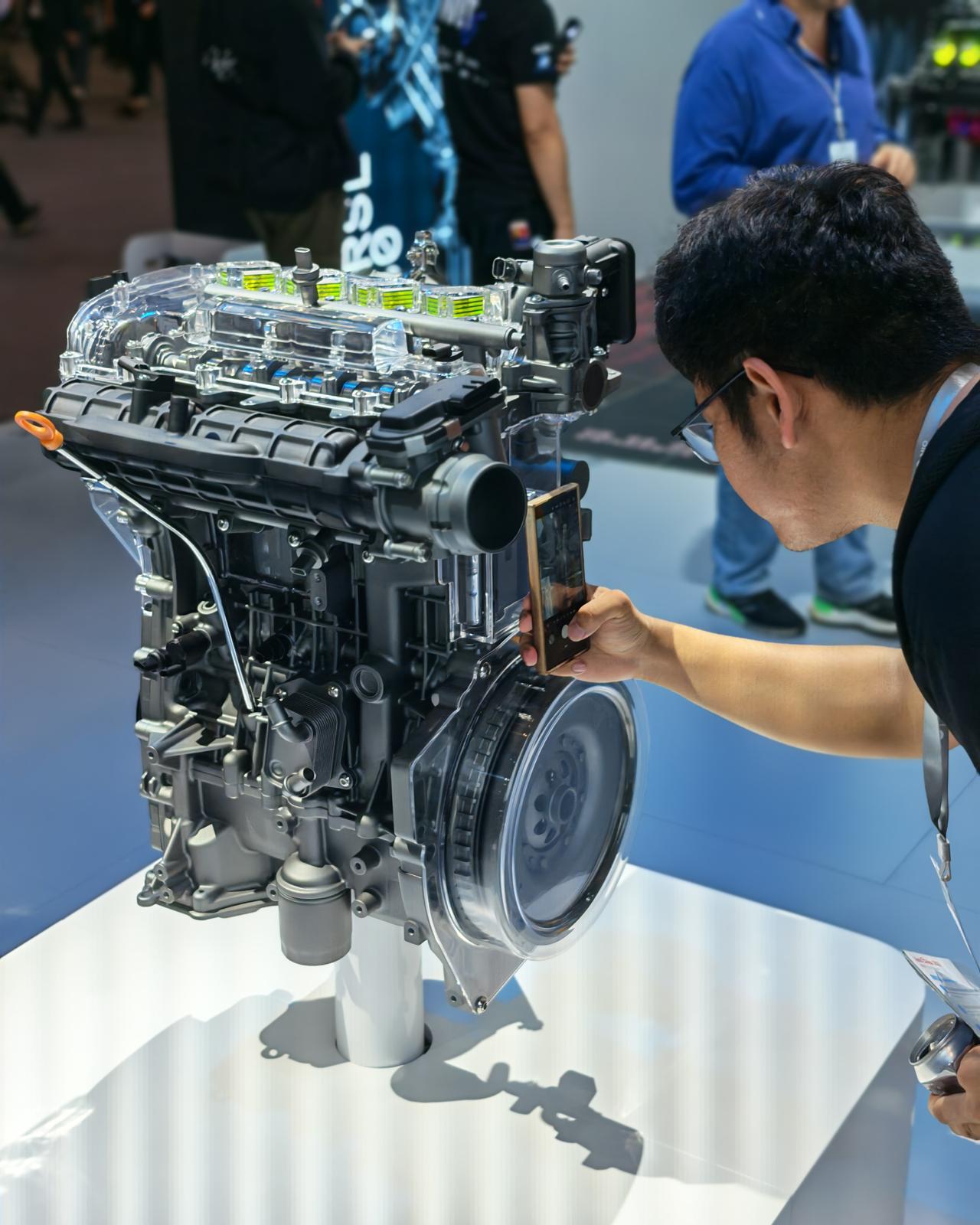 找到吉利最近发布的i-HEV智擎混动，热效率48.4%这款发动机。​​吉利动