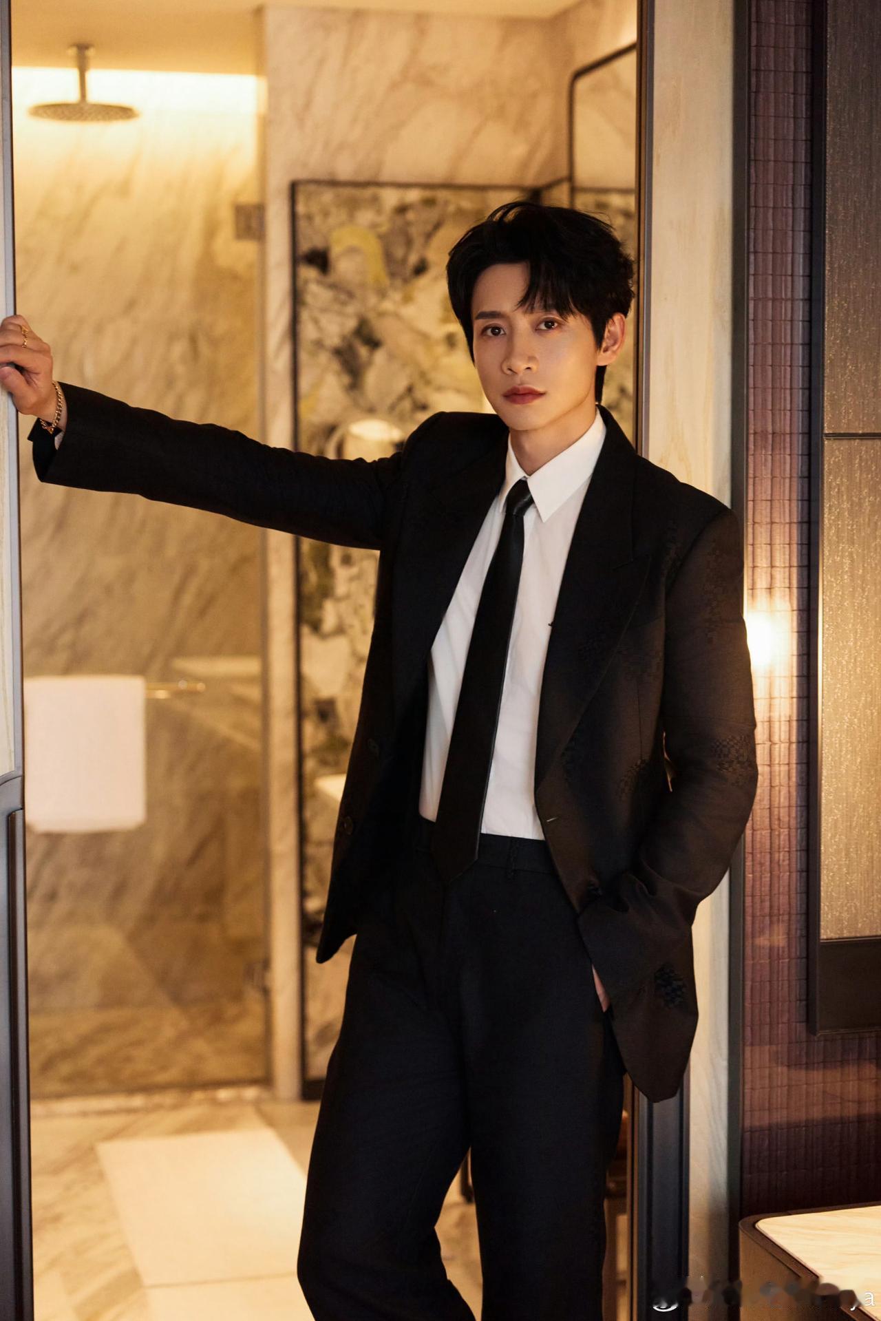 魏晨你可以不温不火，也可以结婚生子，但是你不可以上岸先斩意中人。这说的就是魏晨