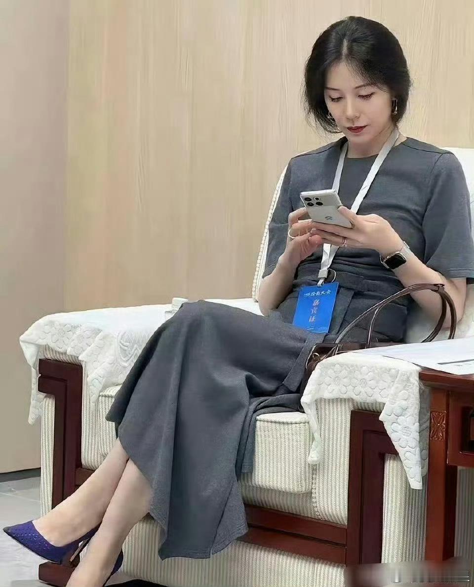 不得不说蔚来老板娘确实漂亮，我一个女都要看多两眼