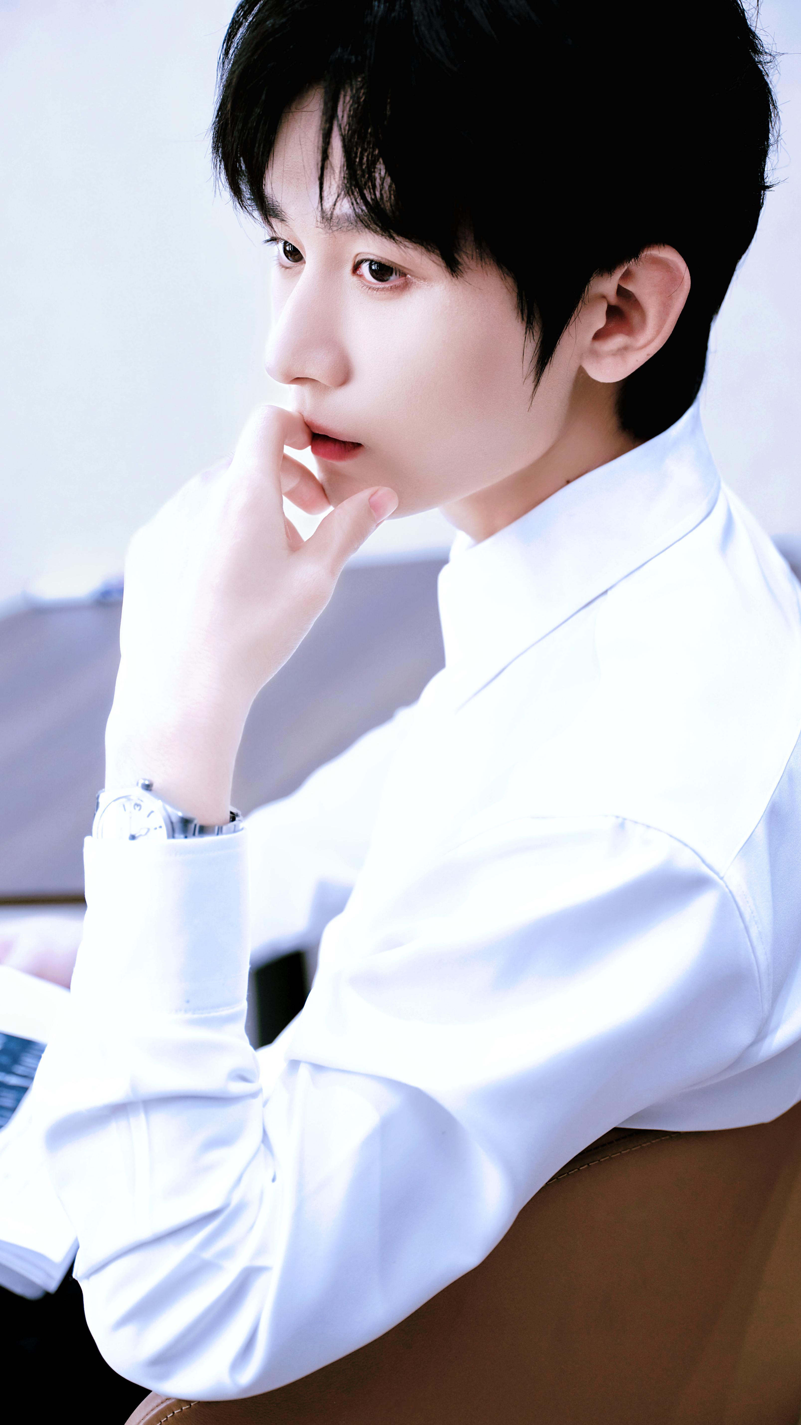 白衬衫成毅，认真工作的男人，浑身散发着魅力！成毅的珠光宝计|成毅|长安