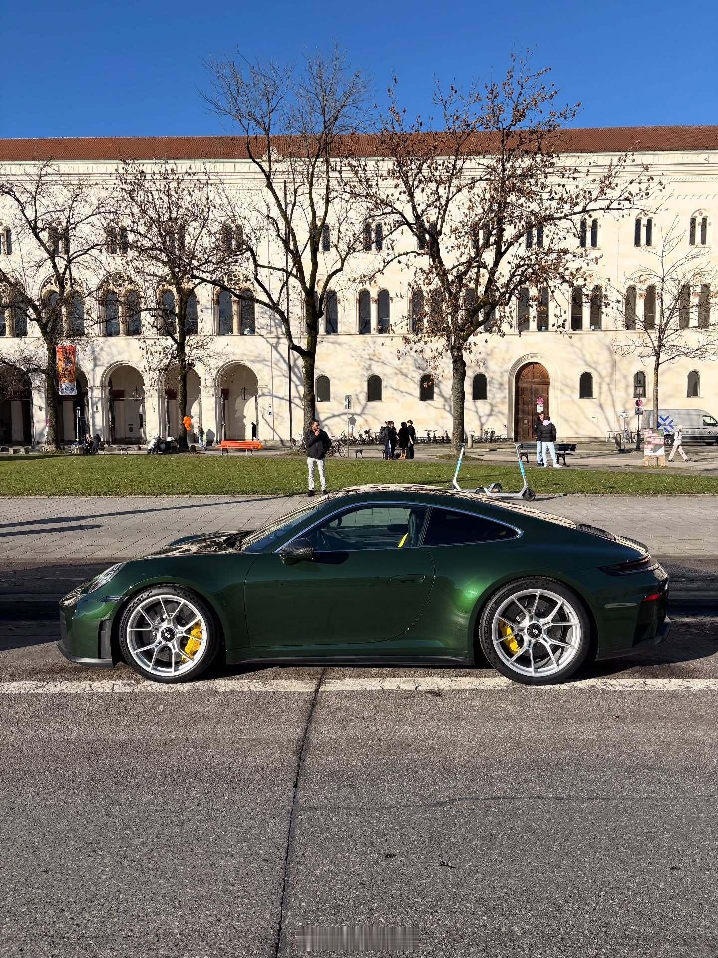 保时捷911GT3Touring6MT橡树绿