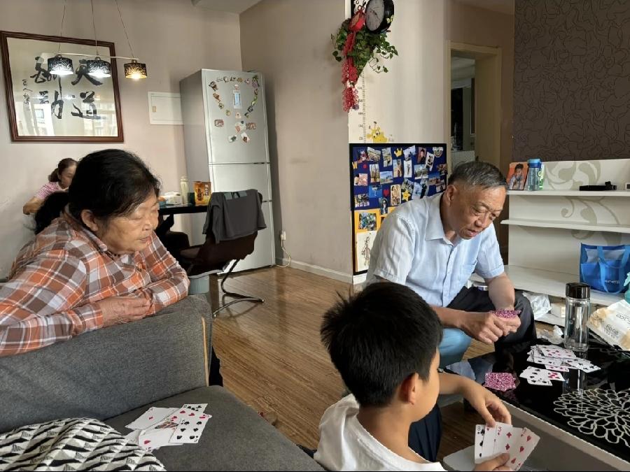 晚上和老公吵了一架，气得我大吼：“今晚分房睡，你睡你的我睡我的！”结果我回家