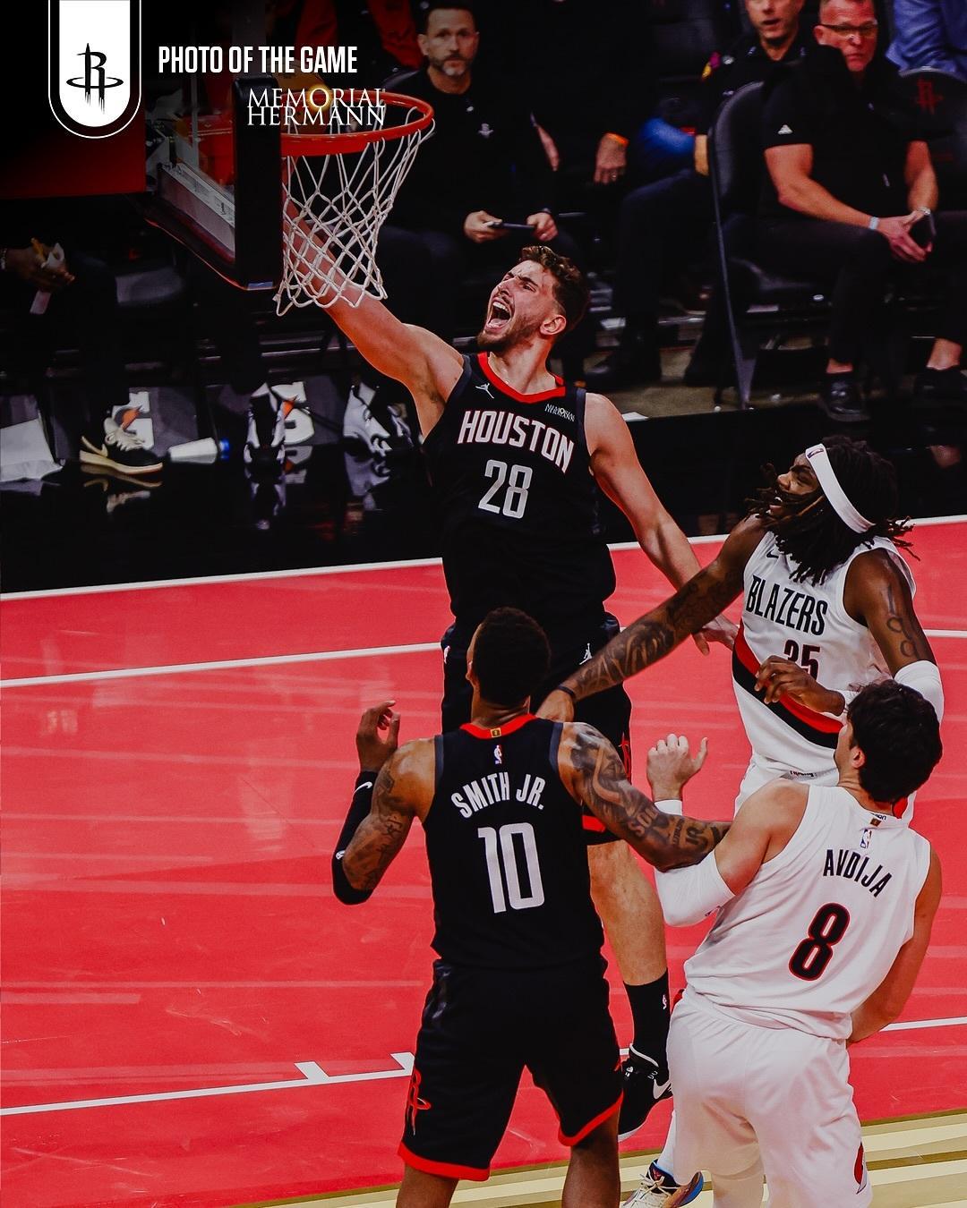 申京：“被对手重点盯防很烦人，但同时也很有趣。我找到了助攻的感觉，我的队友们也都