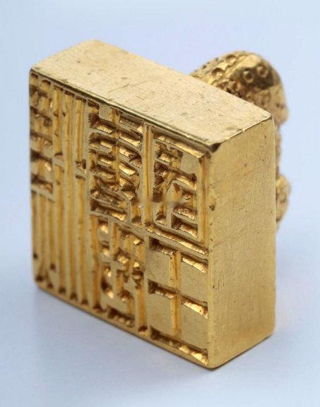 汉光武帝刘秀赐给日本的“汉倭奴国王”金印。所以，小日本历史地位早已定论，就是倭奴