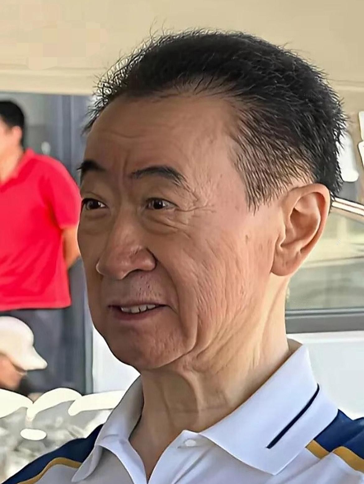 我问老公:“王健林就剩100亿了，瘦得都脱相了，为啥王思聪还继续乱花钱呀?”老