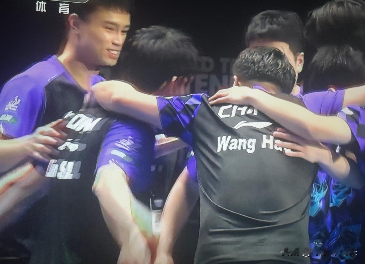 3-0横扫！国乒男团12连冠，王皓变阵神了，大胖、大头、小石头太给力！女队够