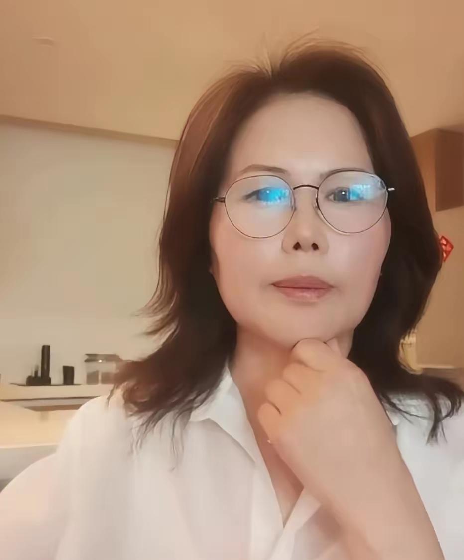 小杨阿姨即将告别汪家保姆工作，开启退休生活！让人倍感暖心又不舍的消息传来，陪伴