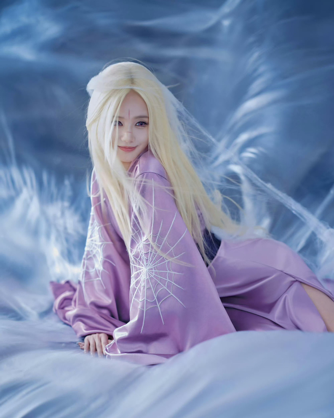 李一桐金发清瞳营业大片！头发随风飘摆，好有氛围🤩​​​